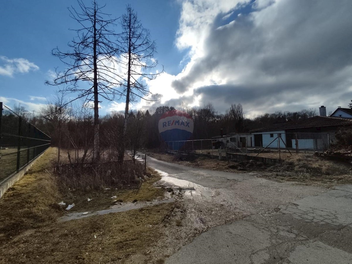 Pozemok Na predaj - SISAČKO-MOSLAVAČKA  SISAK 