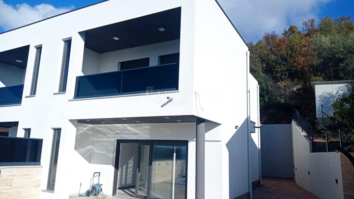 Hiša na predaj 232 m² – Dramalj
