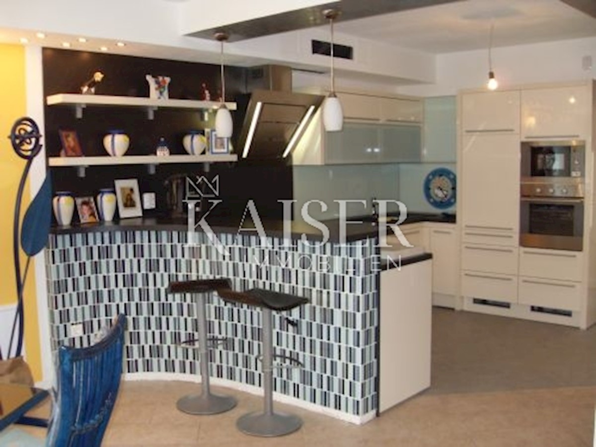 House For sale - PRIMORSKO-GORANSKA  NOVI VINODOLSKI 