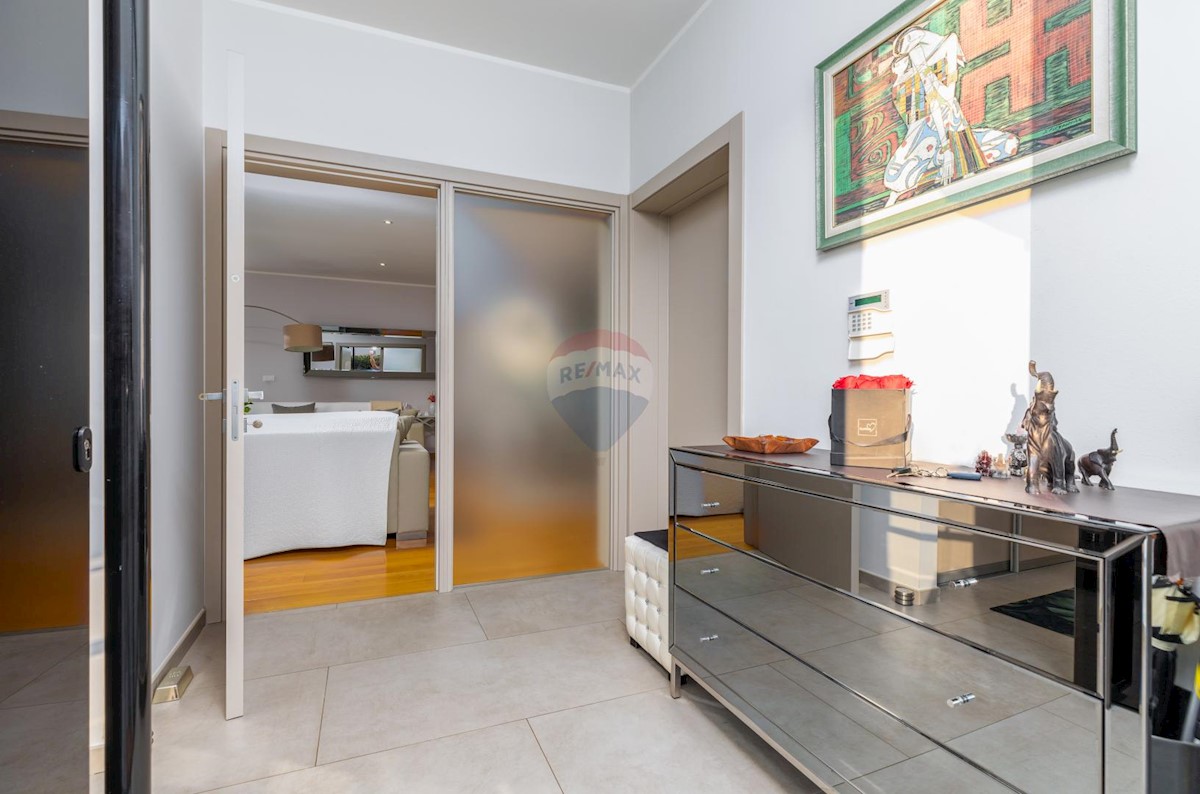 Haus Zu verkaufen - ISTARSKA  FAŽANA 