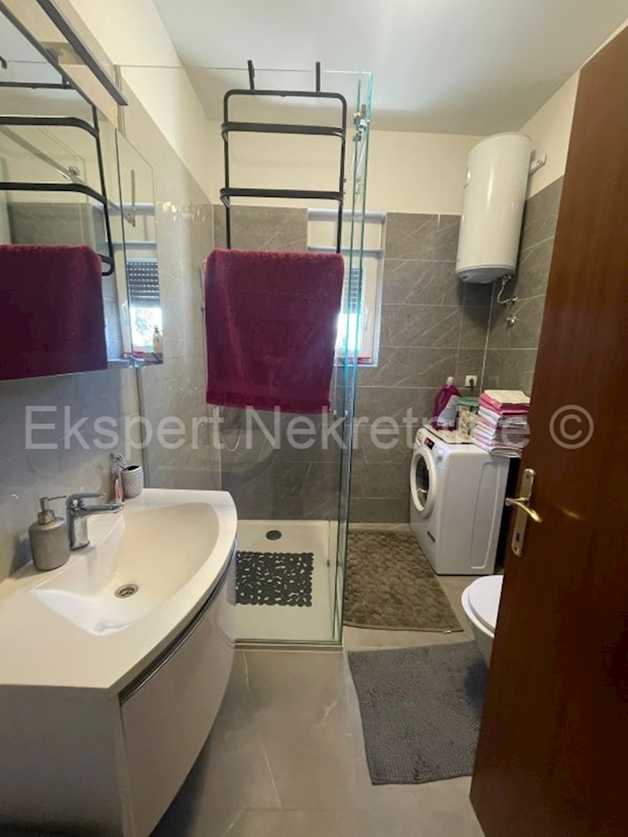 Apartmán Na prodej - SPLITSKO-DALMATINSKA  KAŠTELA 