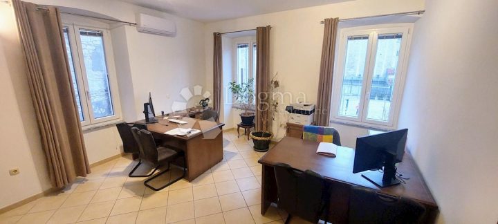 Lokal użytkowy do wynajęcia 40 m² – Pula