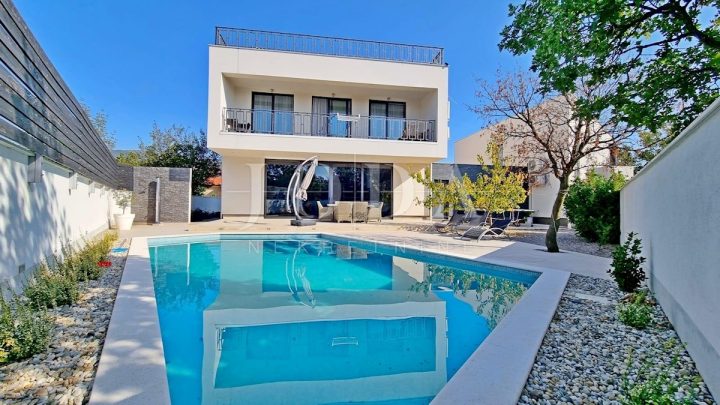 Kuća na prodaju 223 m² – Šmrika