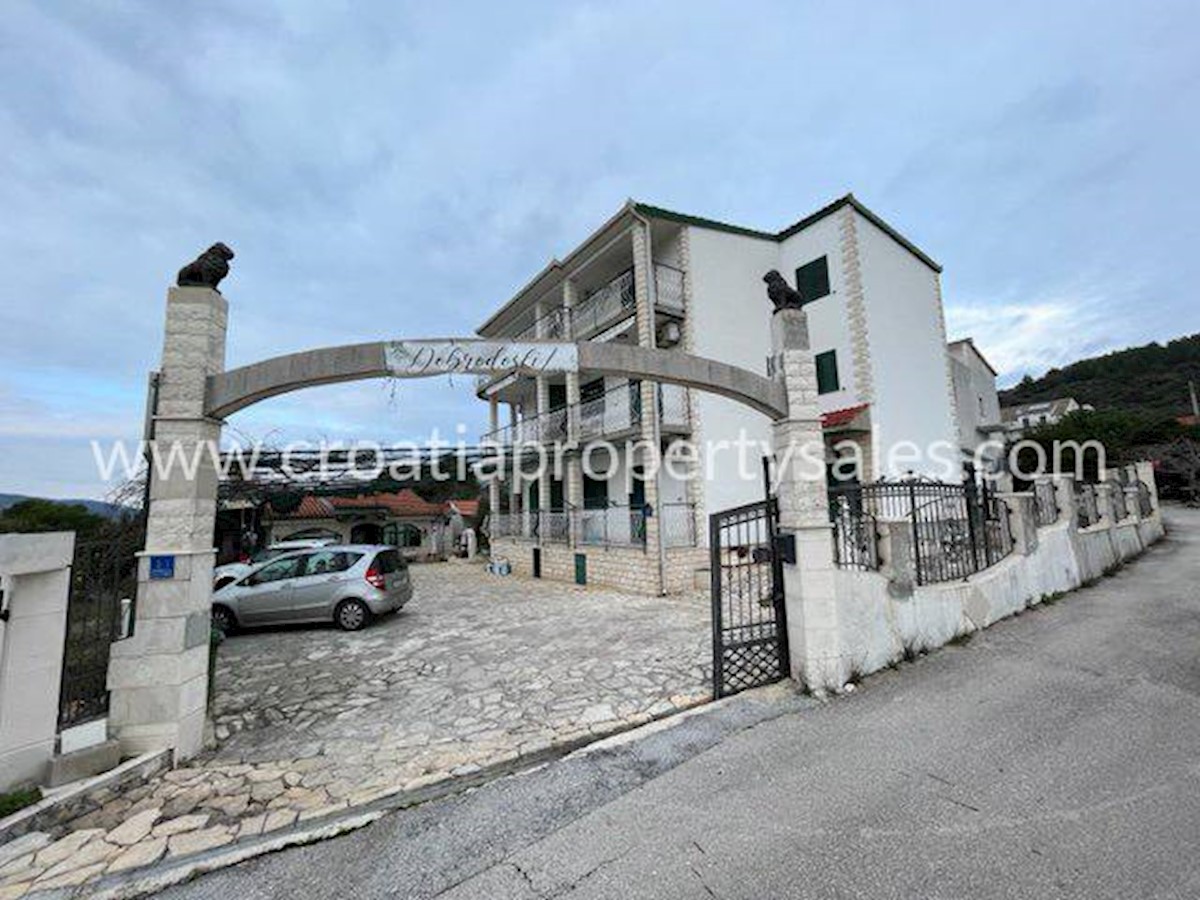 House For sale - SPLITSKO-DALMATINSKA  TROGIR 