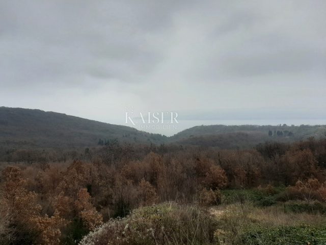 Land for sale 2585 m² – Brseč