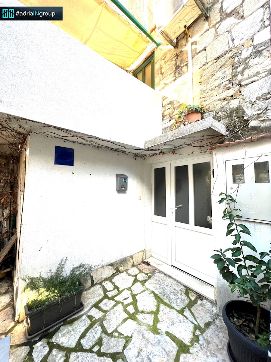 Casa In vendita - SPLITSKO-DALMATINSKA  SPLIT 