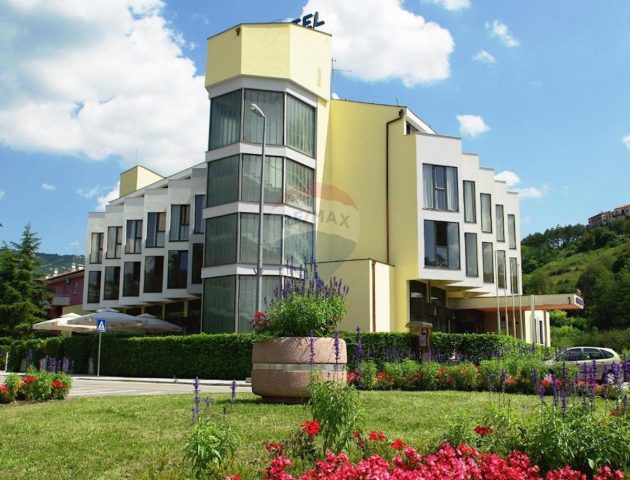 Business premises for sale 3000 m² – Buzet