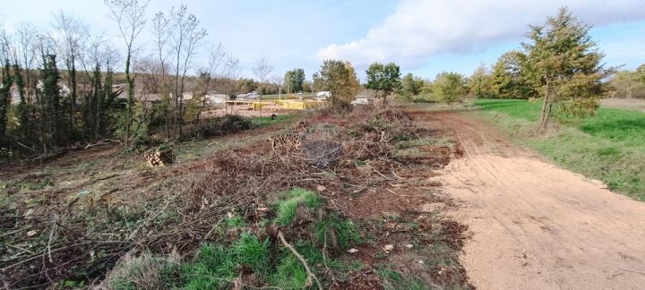 Pozemok na predaj 2371 m² – Laginji