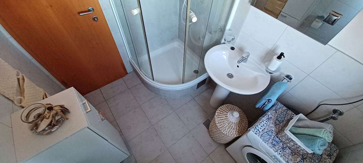 Appartamento In vendita - ŠIBENSKO-KNINSKA  ROGOZNICA 