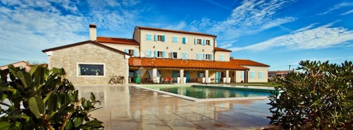 Business premises for sale 5900 m² – Ližnjan