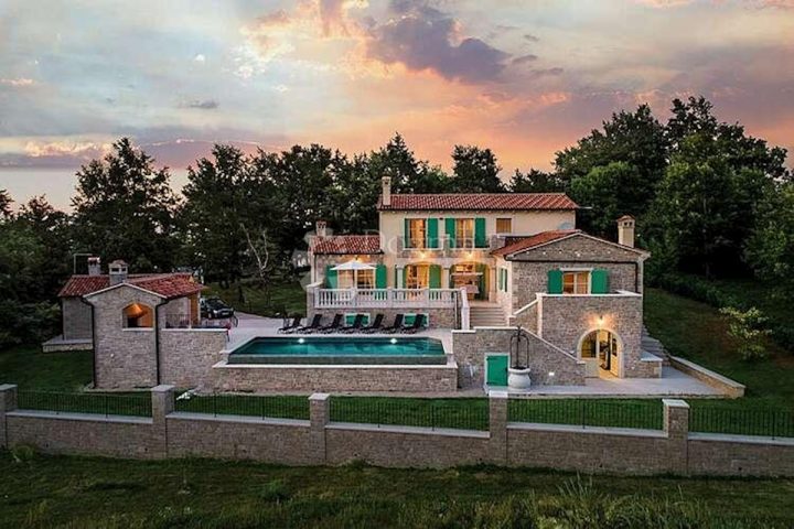 House for sale 350 m² – Bertoši