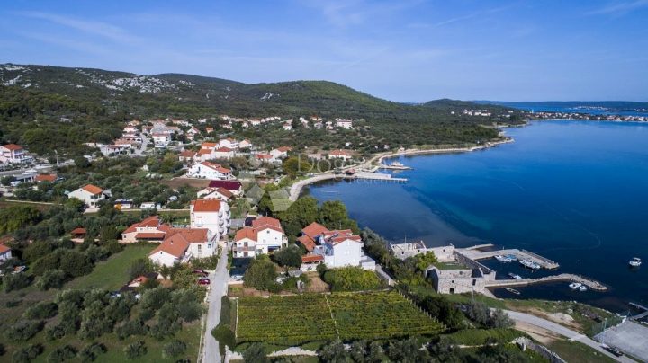 Pozemok na predaj 2037 m² – Kraj