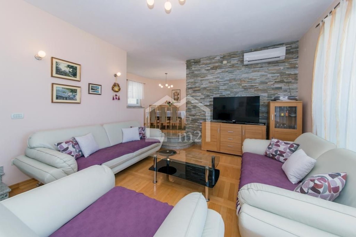 Haus Zu verkaufen - SPLITSKO-DALMATINSKA  Makarska