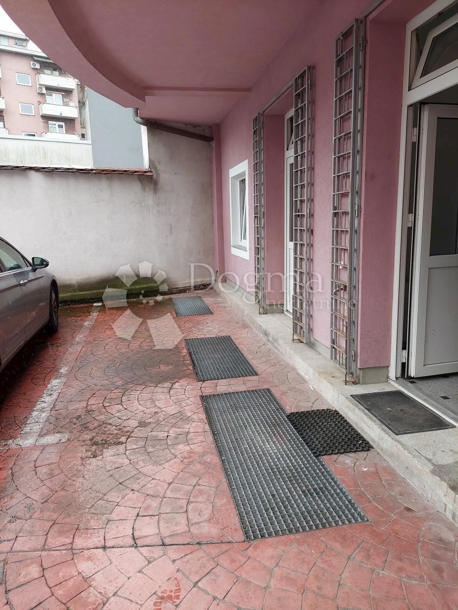 Apartma Naprodaj - GRAD ZAGREB  ZAGREB
