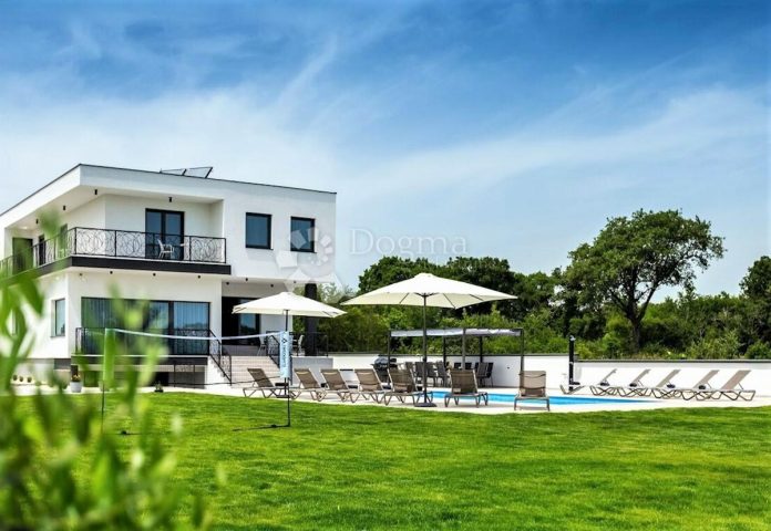 Casa in vendita 570 m² – Pula
