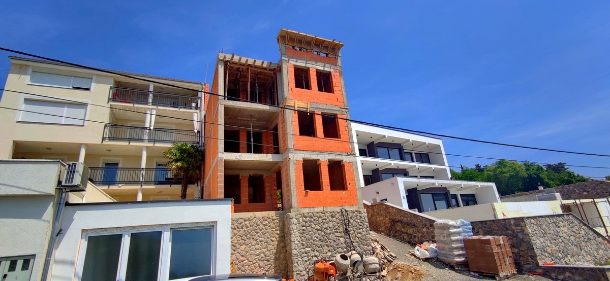 Stan Na prodaju - PRIMORSKO-GORANSKA  CRIKVENICA 