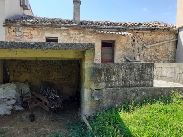 Kuća na prodaju 1370 m² – Pićan