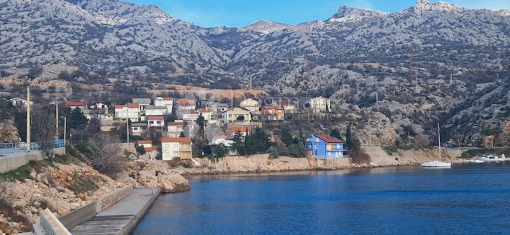 Land for sale 625 m² – Karlobag