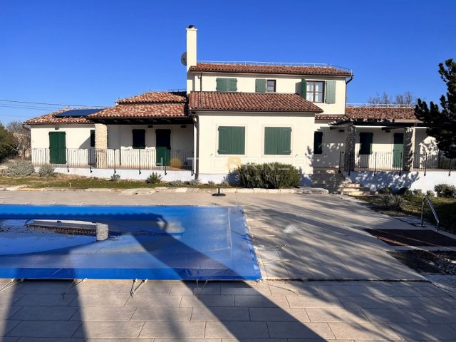 Kuća na prodaju 220 m² – Hrboki