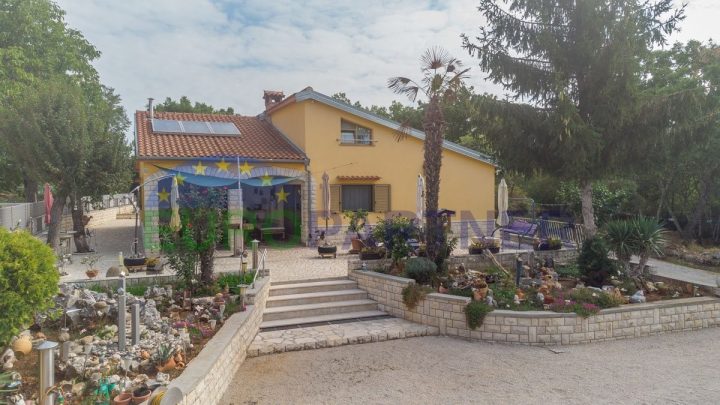 Dom na predaj 171 m² – Sveti Lovreč Pazenatički