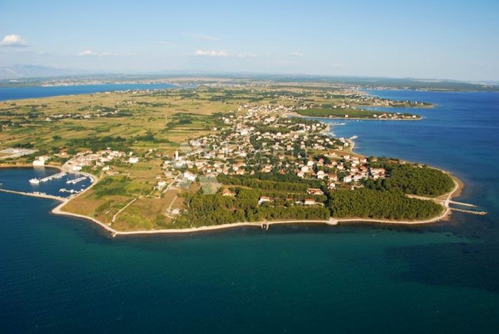 Land for sale 2084 m² – Privlaka
