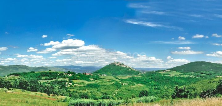 Terreno in vendita 1500 m² – Motovun