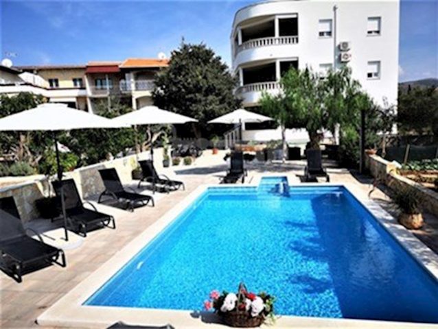 Kuća na prodaju 570 m² – Rogoznica