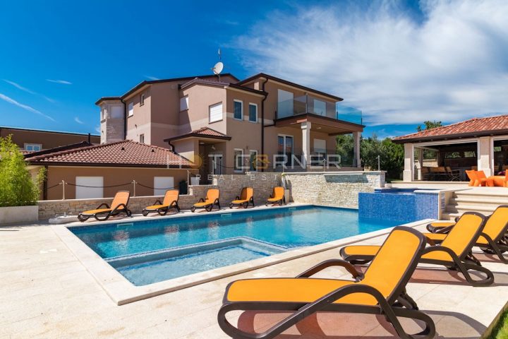 Kuća na prodaju 600 m² – Valtura