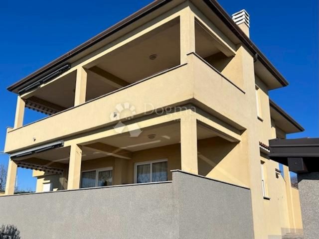 House for sale 300 m² – Paveki