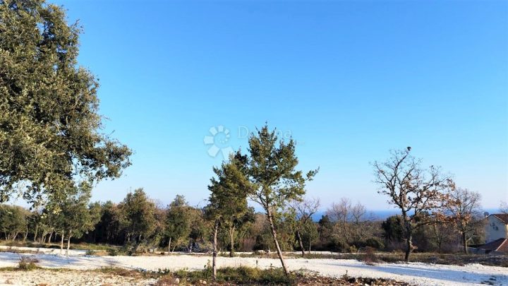 Zemljište na prodaju 1703 m² – Peruški