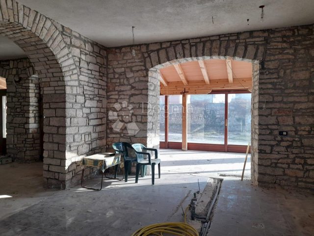 Gewerbefläche zu verkaufen 290 m² – Kanfanar