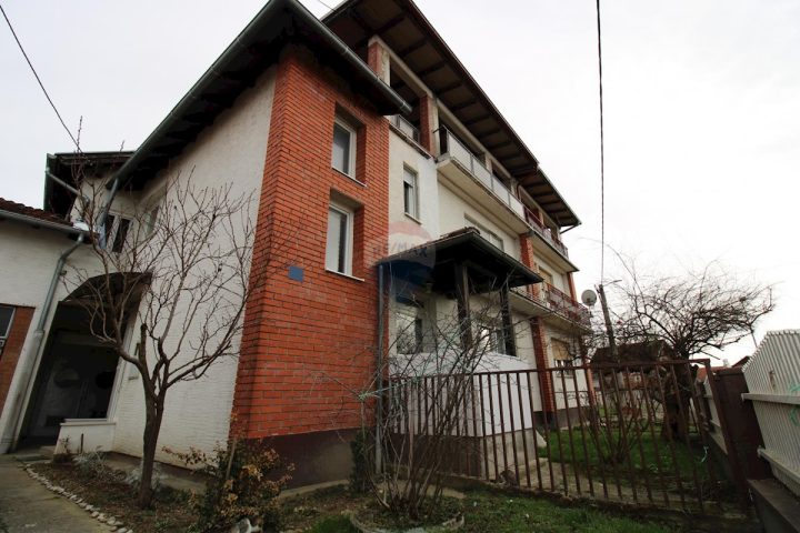 Dům na prodej 382 m² – Petrinja