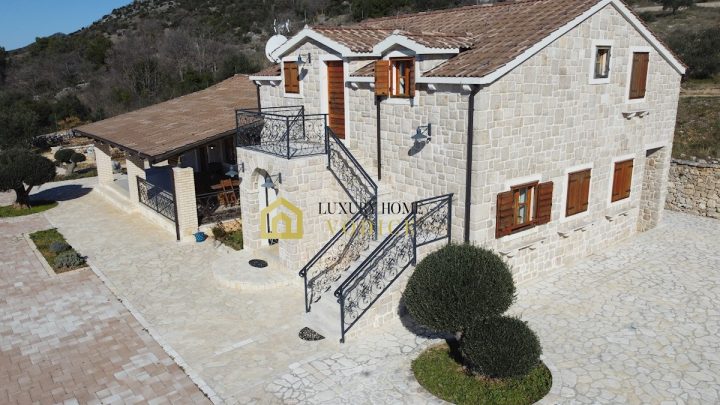 Kuća na prodaju 360 m² – Vodice