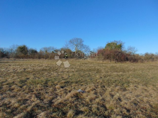 Pozemok na predaj 3425 m² – Cere