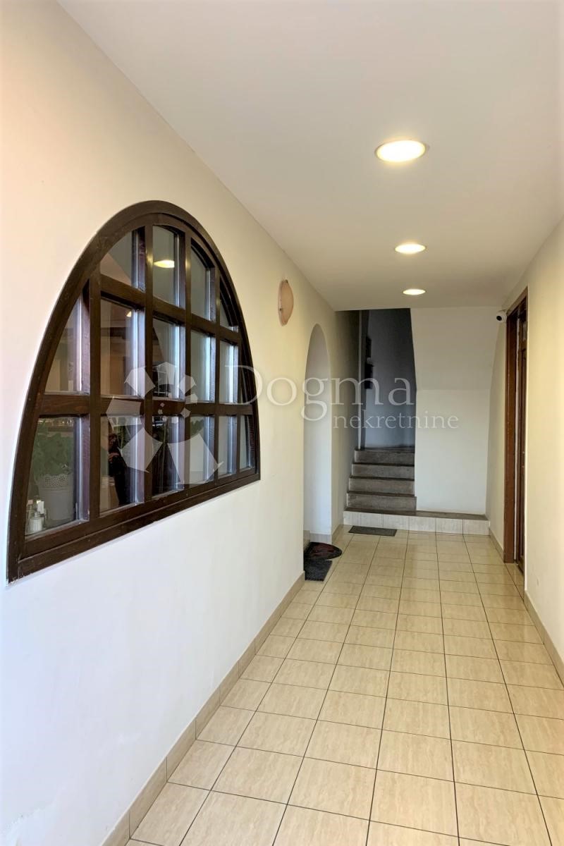 Komerčné Na predaj - ISTARSKA ŽMINJ