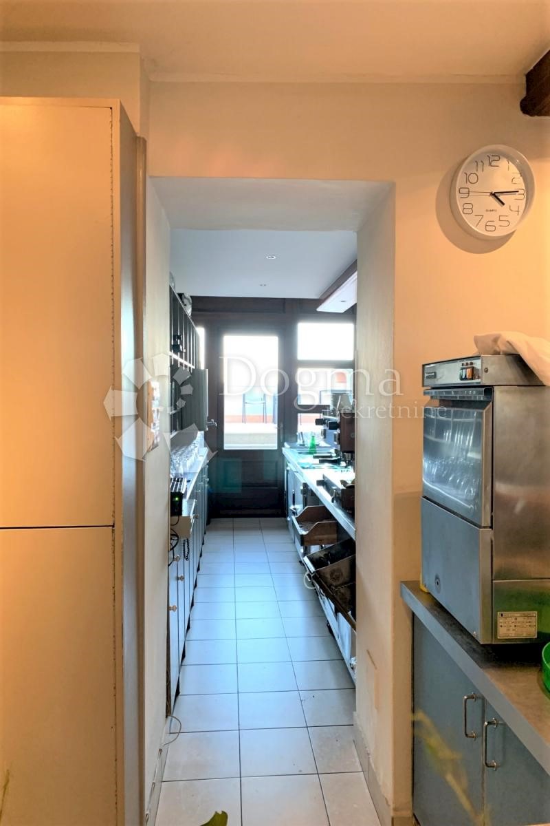 Komerčné Na predaj - ISTARSKA ŽMINJ