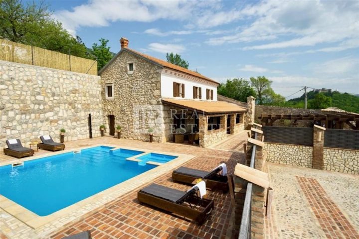 House for sale 200 m² – Drivenik