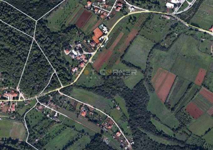 Parcela na predaj 1000 m² – Pula
