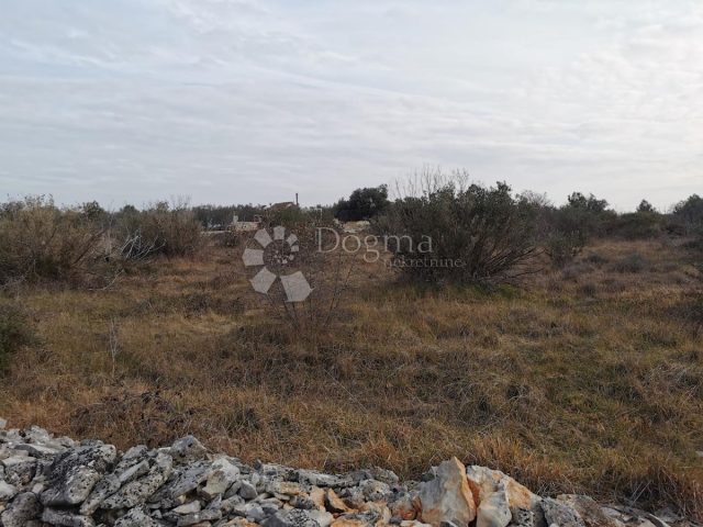 Terrain à vendre 1500 m² – Peroj
