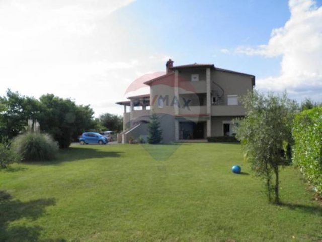 Hiša na predaj 220 m² – Valbandon