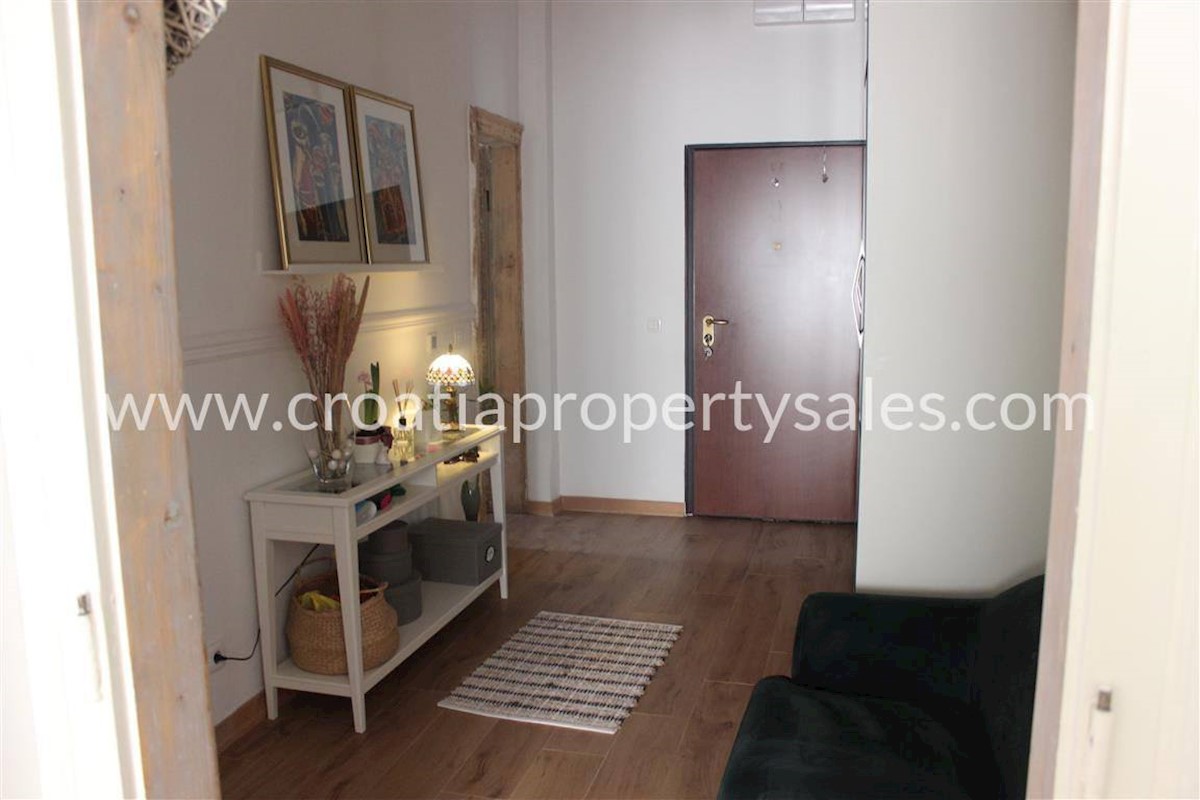 Apartment Zu verkaufen - SPLITSKO-DALMATINSKA OMIŠ