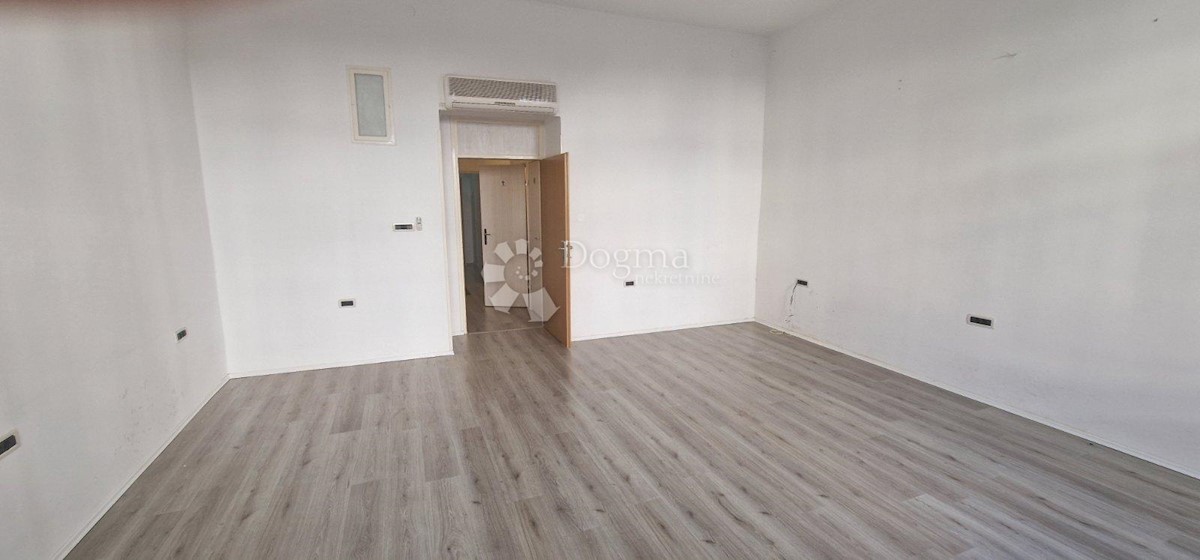 Commerciale Da affittare - PRIMORSKO-GORANSKA RIJEKA