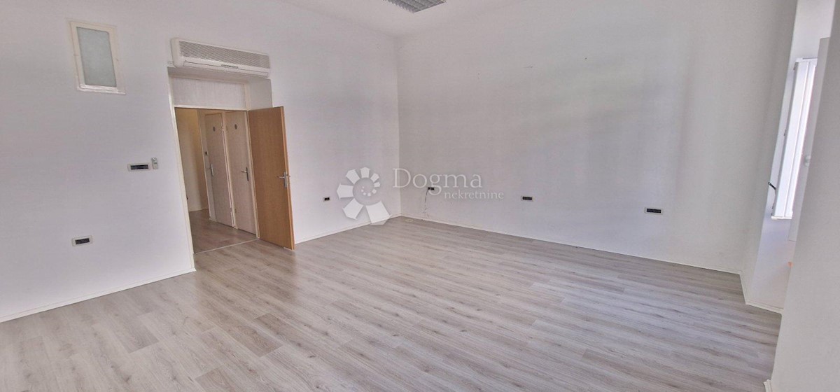 Commerciale Da affittare - PRIMORSKO-GORANSKA RIJEKA