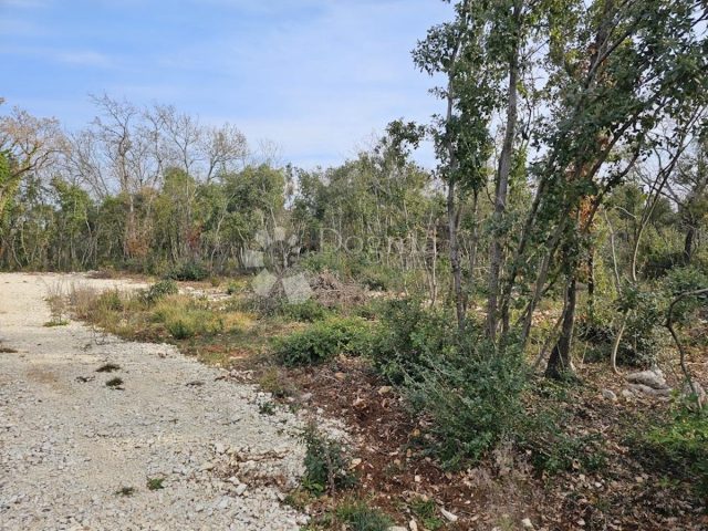 Pozemek na prodej 905 m² – Peruški