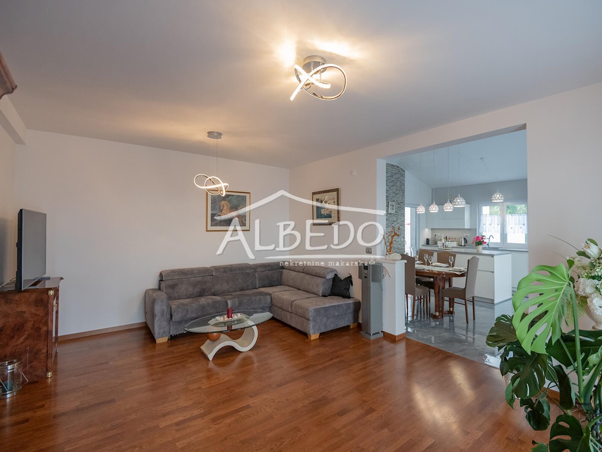 House For sale - SPLITSKO-DALMATINSKA MAKARSKA