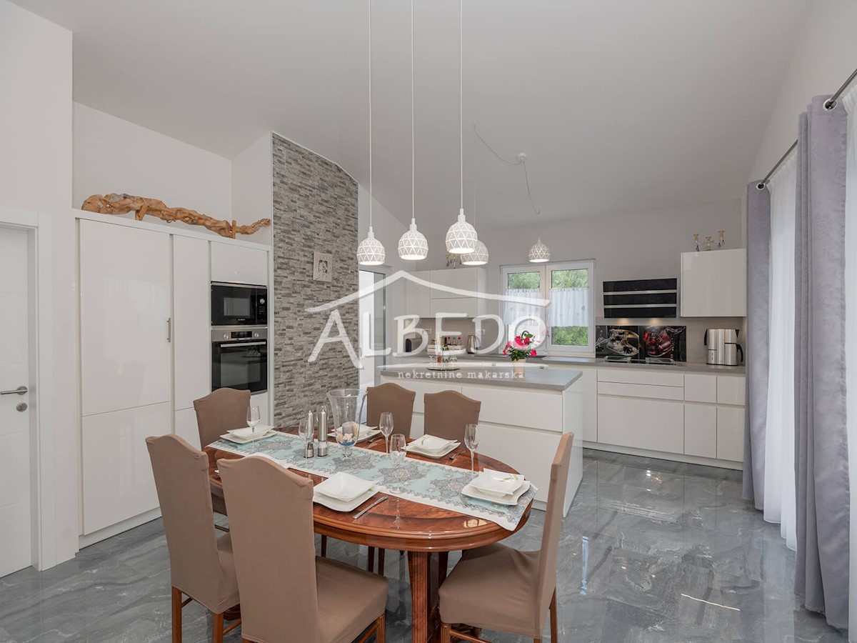 House For sale - SPLITSKO-DALMATINSKA MAKARSKA