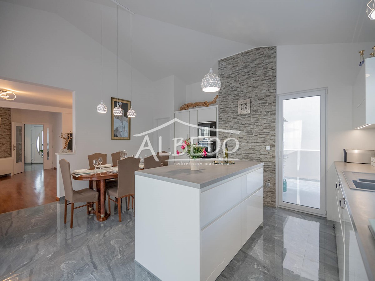 House For sale - SPLITSKO-DALMATINSKA MAKARSKA