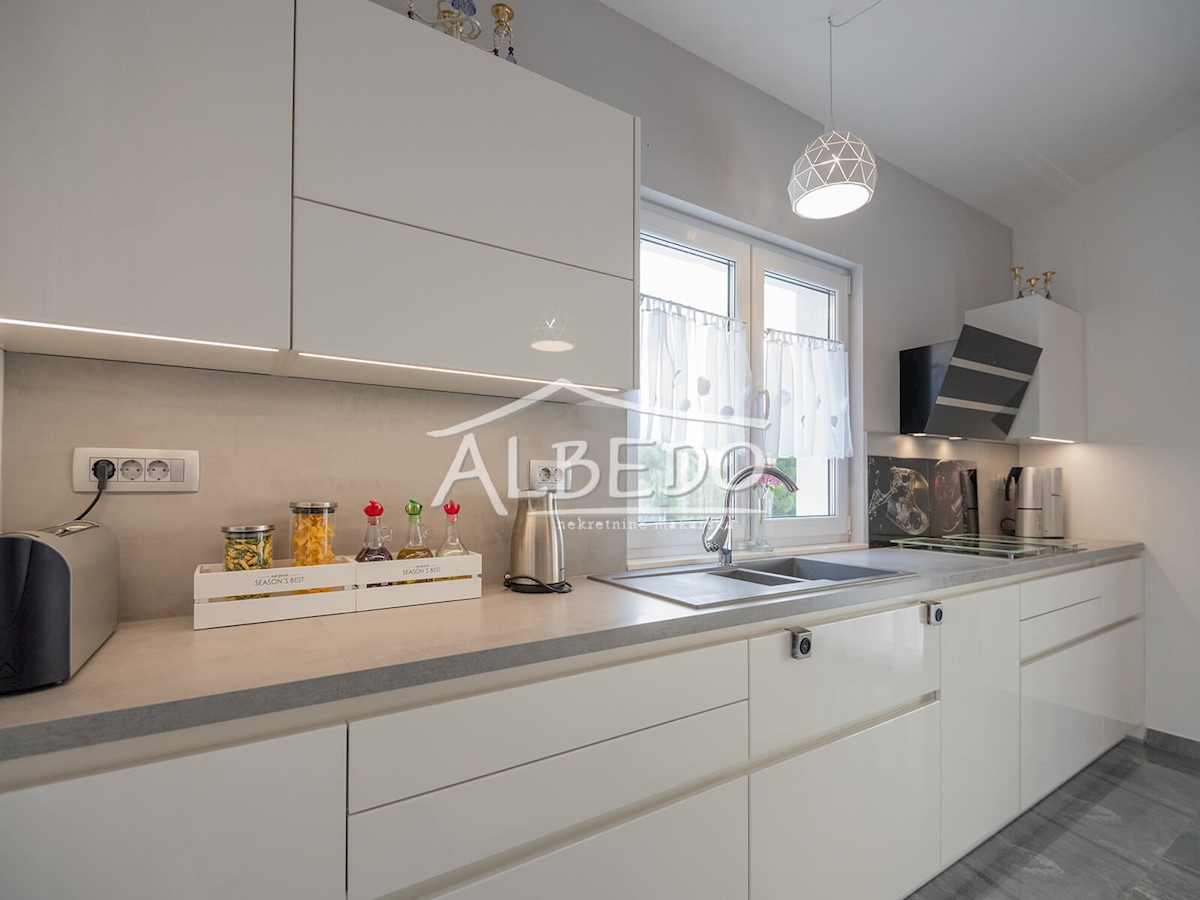 House For sale - SPLITSKO-DALMATINSKA MAKARSKA