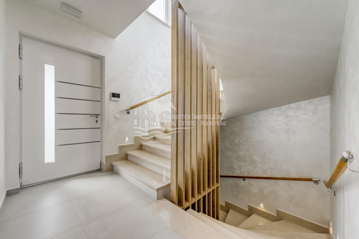 House For sale - ŠIBENSKO-KNINSKA ROGOZNICA