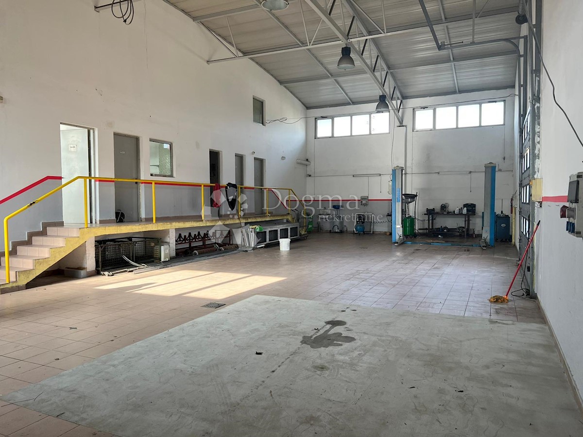 Business premises For rent - ŠIBENSKO-KNINSKA VODICE